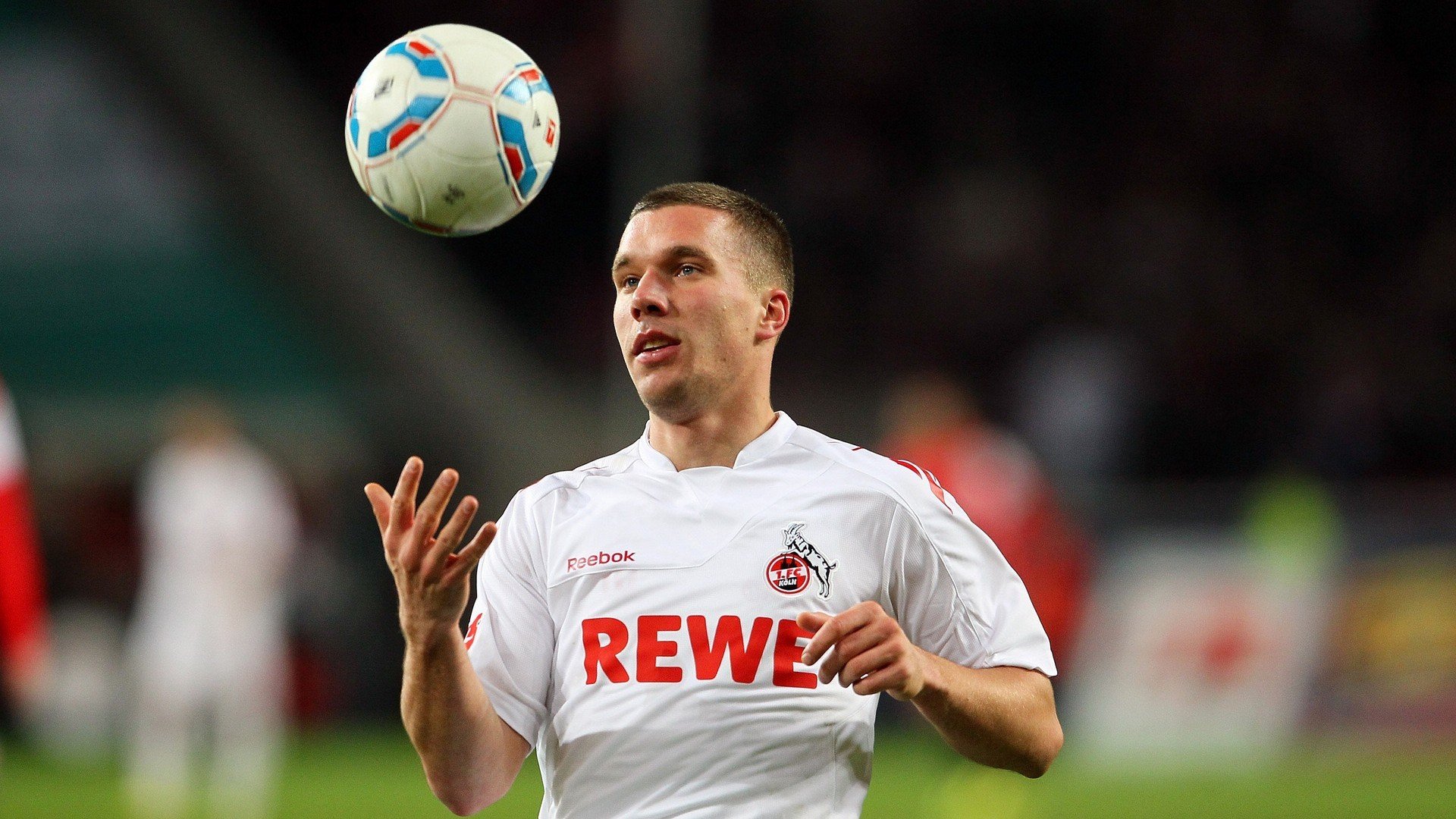 开云足球-德甲攻守大战：策略和力量的激情碰撞，德甲战术