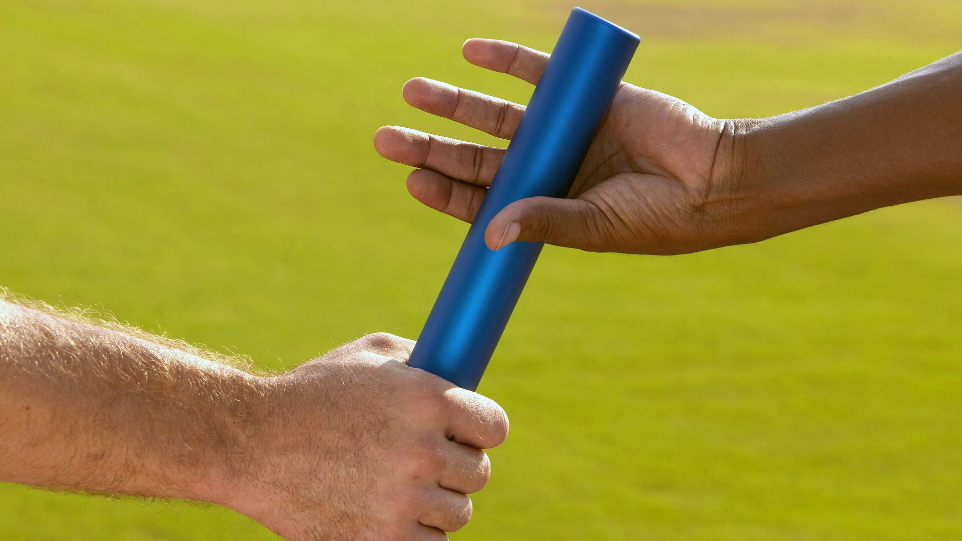 火箭球员参与球队品牌片拍摄展现多面形象，火箭队球员全员照