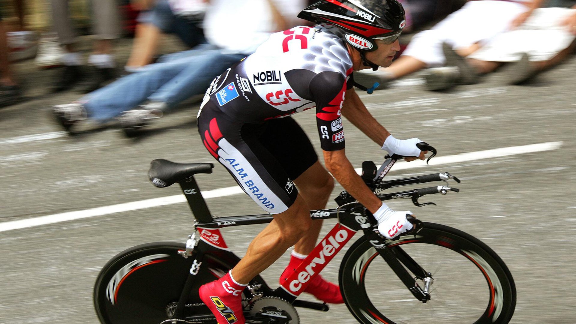 英超最后一搏：逆境搏斗，传奇由此开启，英超最后一名能拿多少转播钱